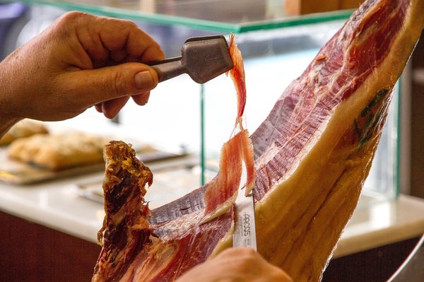 Le jambon basque : un voyage au cœur des saveurs artisanales